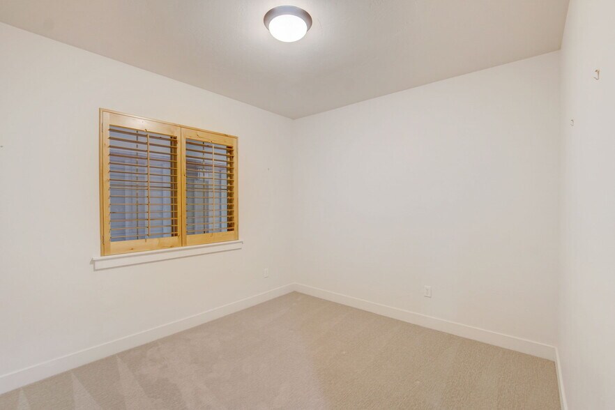 Building Photo - 5519 Lillehammer Ln