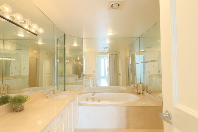 Building Photo - 800 Ocean Dr