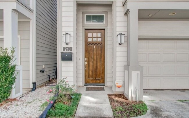 Building Photo - 243 W 27th St