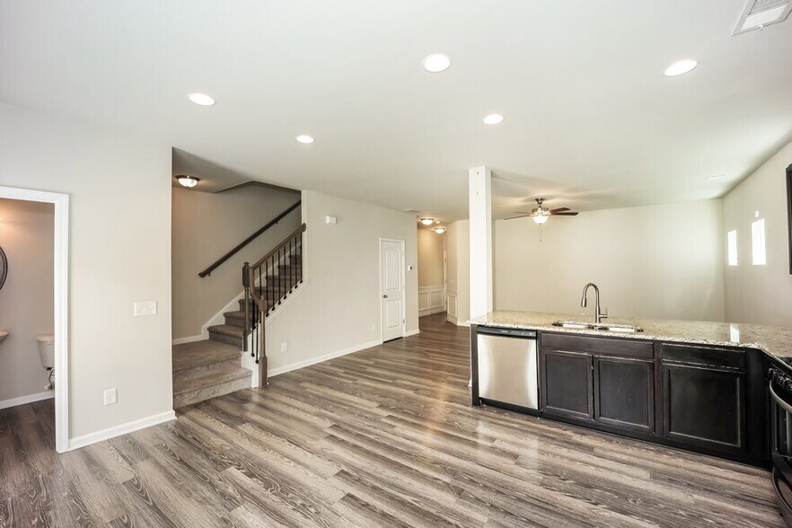 Building Photo - 167 Preserve Dr