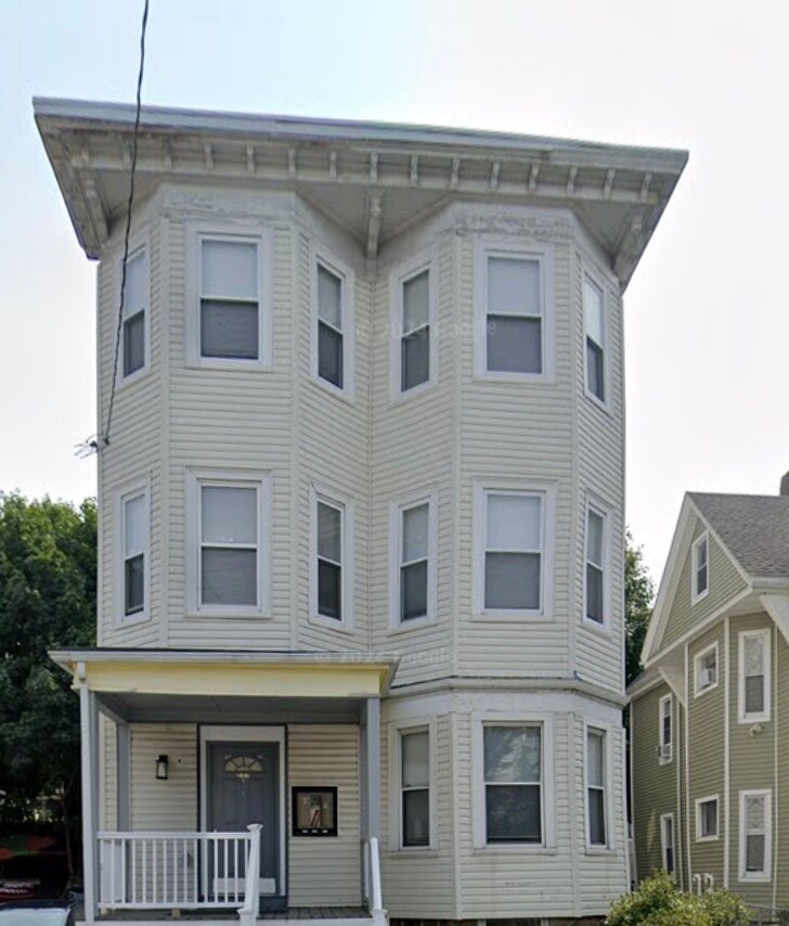 Building Photo - 267 E Cottage St