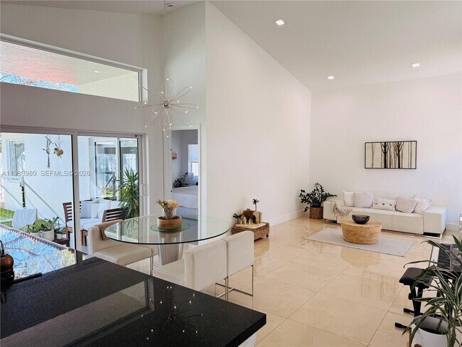 Building Photo - 646 Stanton Dr