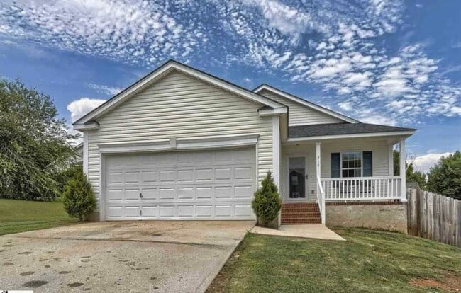 Building Photo - 210 Seven Pines Ct