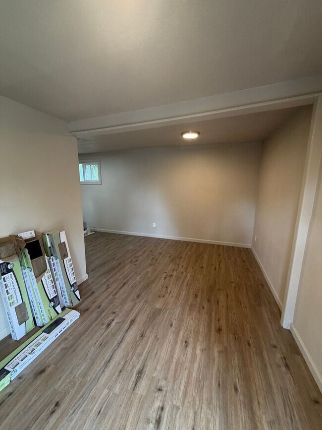 Building Photo - 2 Bedroom 1 Bath Home for Rent