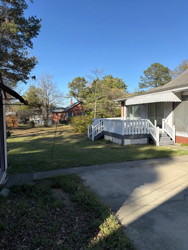 Building Photo - 427 Cedar St