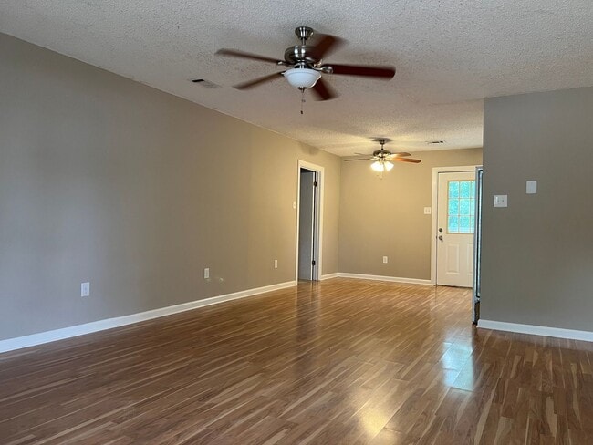 Building Photo - 60 Parkview Dr