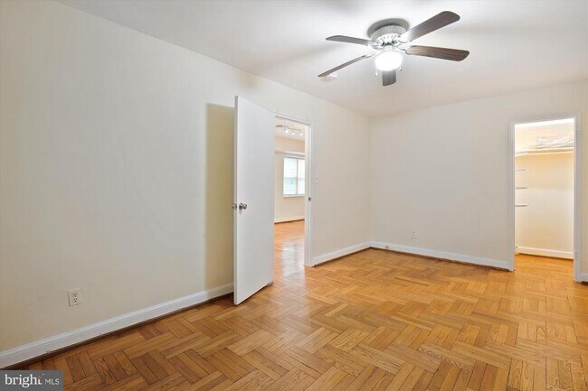 Building Photo - 1320 Fort Myer Dr