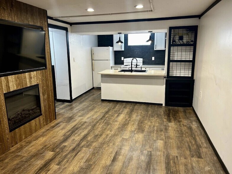 living room, kitchen - 800 Main St