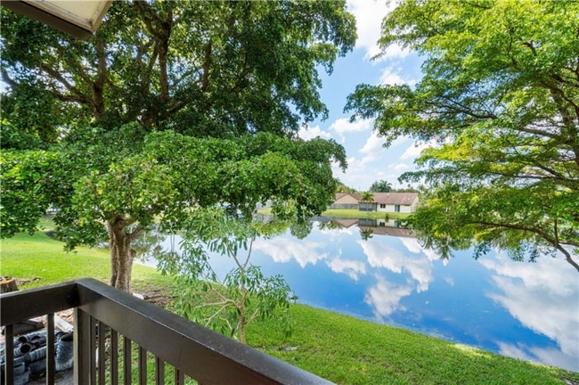 Building Photo - 9995 Nob Hill Ln