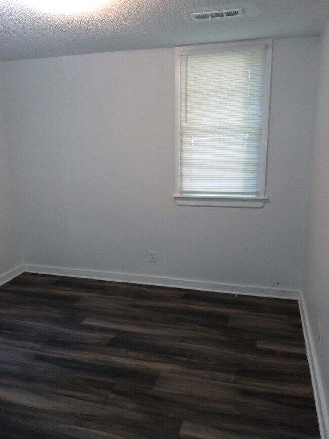 Bedroom 3 - 53 Amherst St