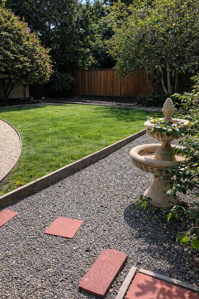 Building Photo - 2733 Bryant St