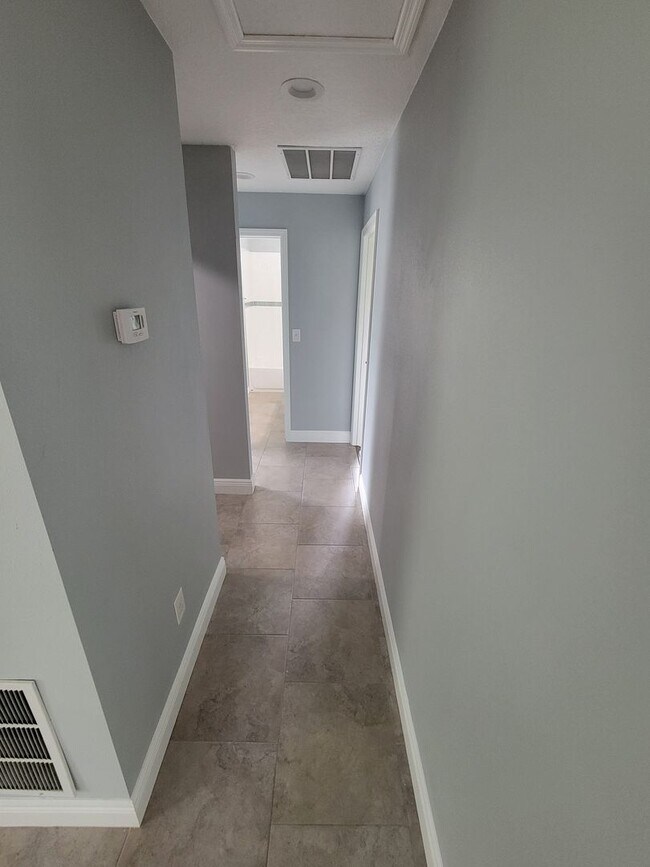 Building Photo - Beautiful Home near Busch Gardens!