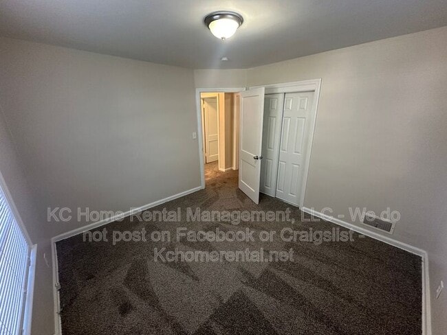 Building Photo - 6401 W 72nd Terrace