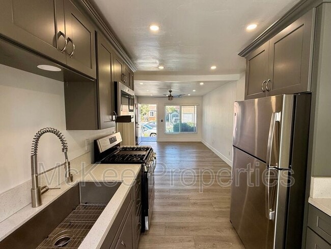 Building Photo - 1658 Cable St