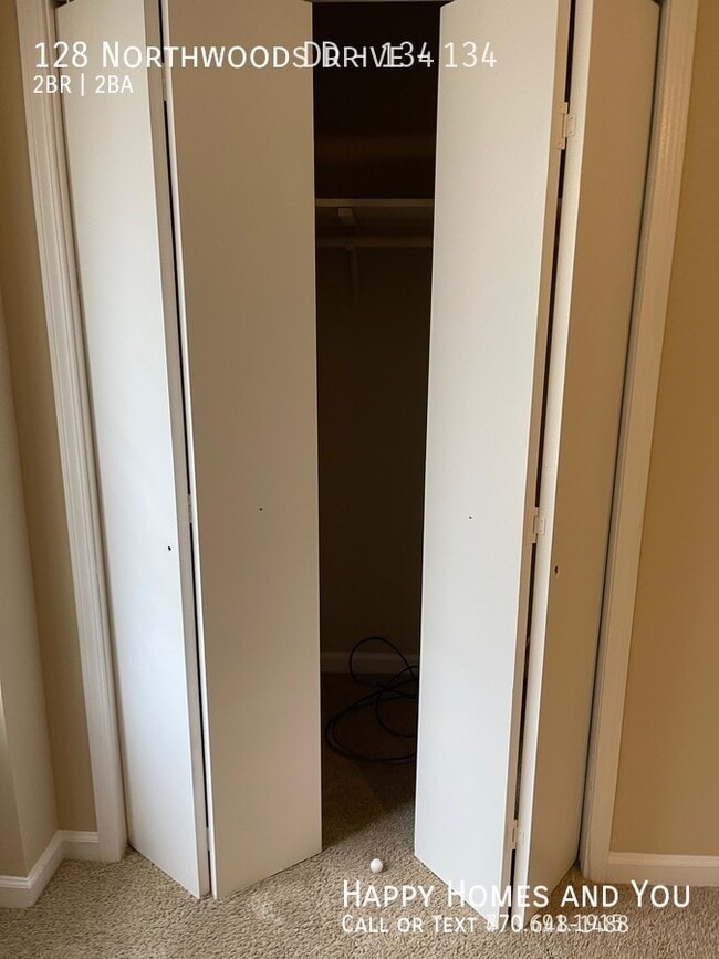 Building Photo - 128 Northwoods Dr