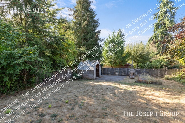 Building Photo - 1215 NE 91st St