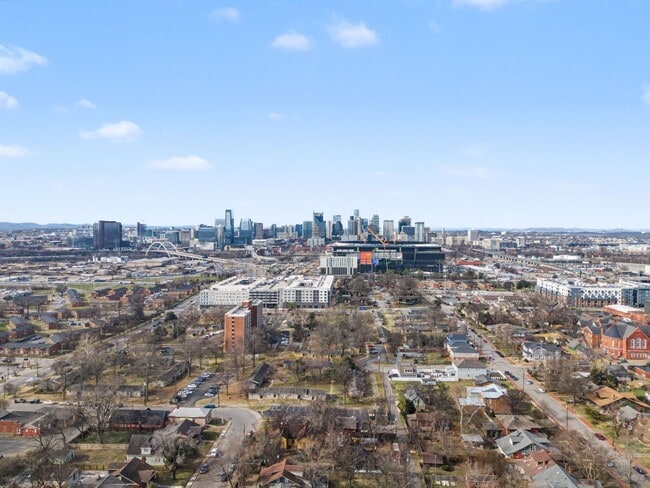 Building Photo - Rare historic East Nashville bungalow for rent; 4 Beds 3 Baths, 1,806 SqFt, fenced yard