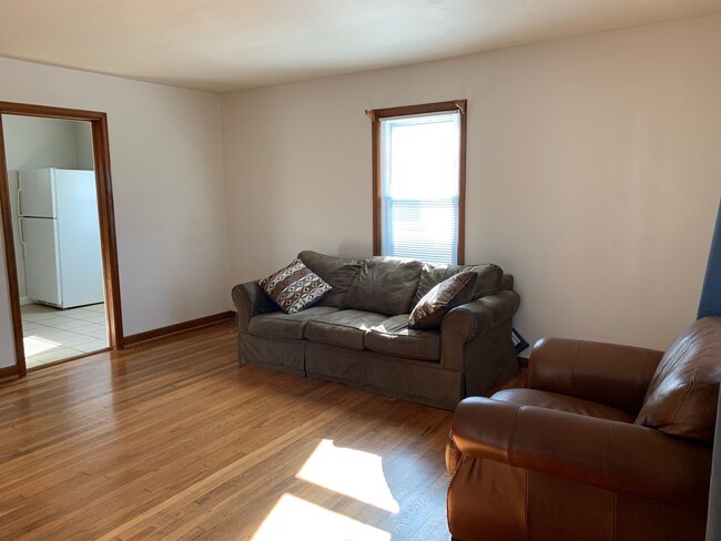 Building Photo - $100 Gift Card Leasing Special! 4-Bed Sing...