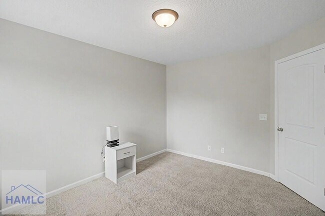 Building Photo - 18 Sunflower Cir NE