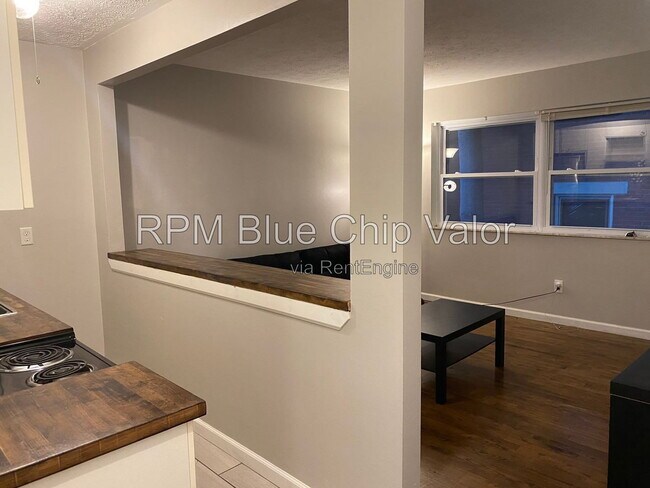 Building Photo - 2118 Kemper Ln