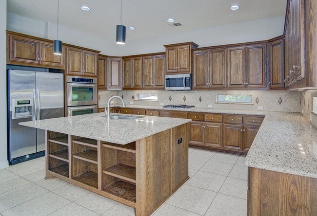 Building Photo - 1425 River Forest Dr