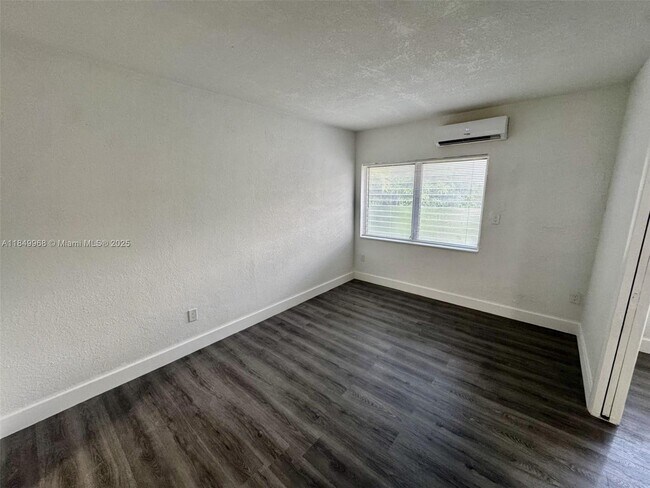 Building Photo - 218 Santillane Ave