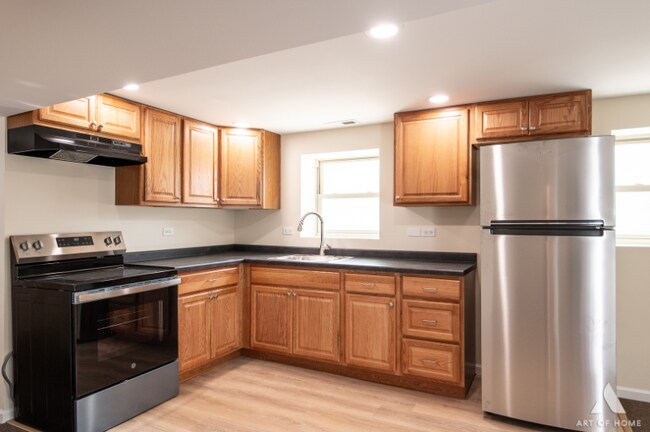 Building Photo - 3301 N Kilbourn Ave