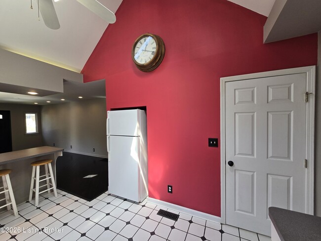 Building Photo - 3932 Kennison Ave
