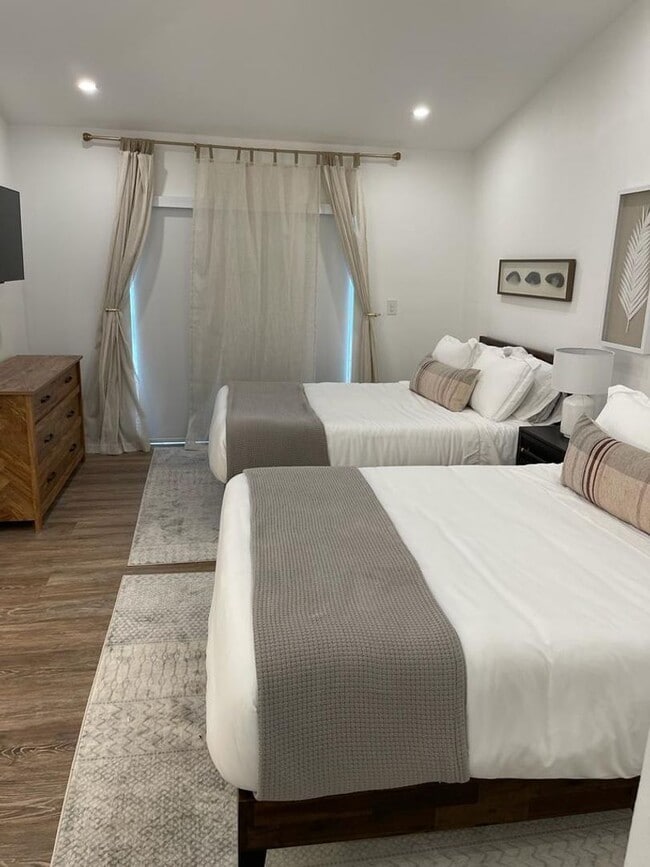 Building Photo - 7360 San Sebastian Dr