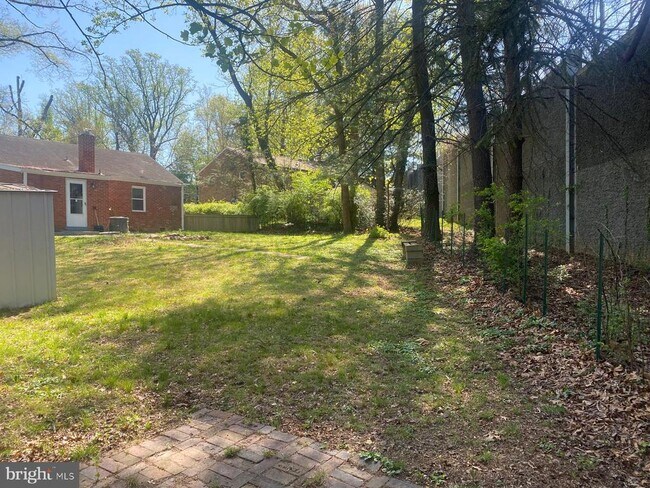 Building Photo - 2200 Greenwich St