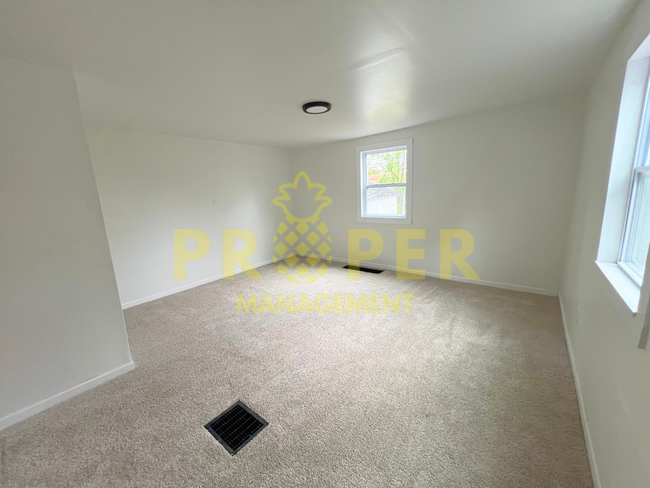 Building Photo - 3 bedrooms 2 bathrooms house for rent