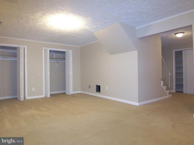 Building Photo - 8502 Lakinhurst Ln