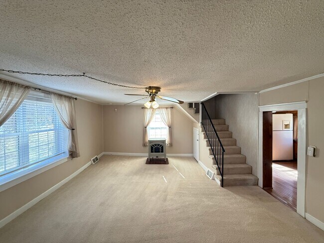 Building Photo - 4230 Hampton Rd