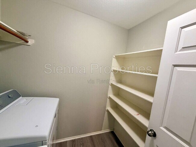 Building Photo - 1148 Shadow Creek Blvd
