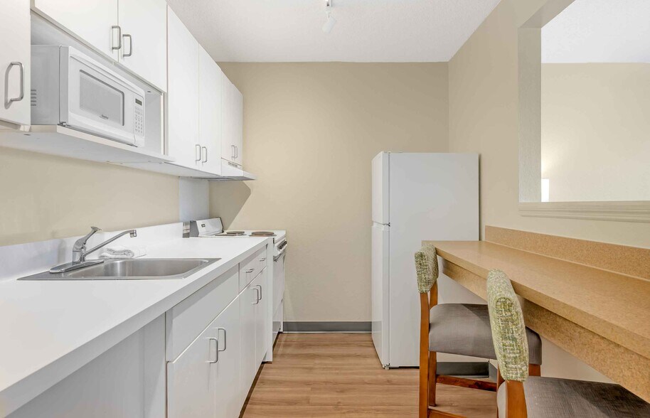Building Photo - Furnished Studio-Melbourne - Airport