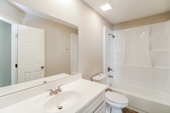 Building Photo - 1806 Courtside Pl Dr