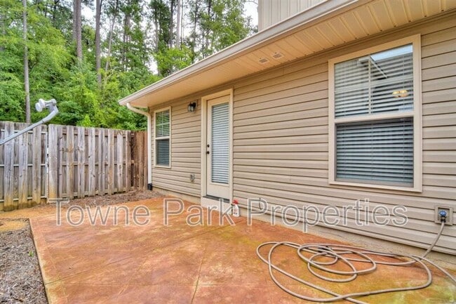 Building Photo - 232 Mossy Bank Dr