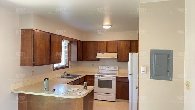 Building Photo - 1624 Azalea Dr