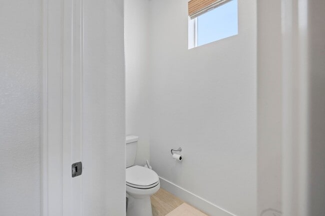 Building Photo - Beautiful 5bed/4bath for Rent Home at Great Park