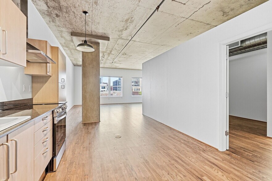 Building Photo - 1499 Blake St