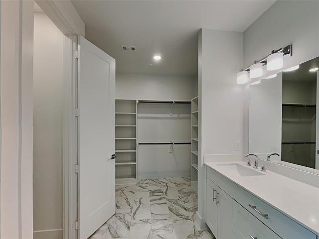 Building Photo - 2343 Vagas St