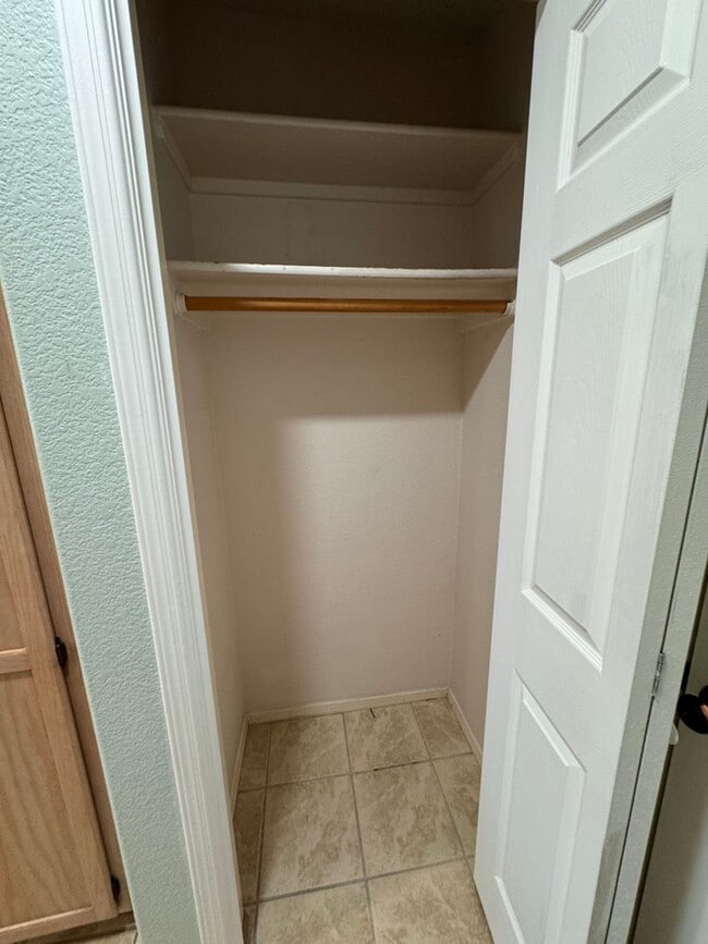 Building Photo - $700 off first months rent** Welcome to your new home sweet home in the charming Los Colinas area!