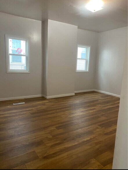 Living room - 266 7th St