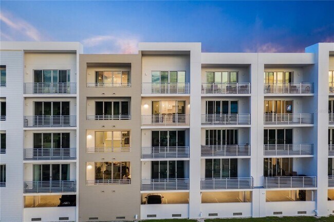 Building Photo - 1709 N Tamiami Trl