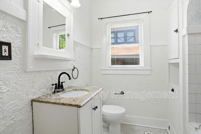 Building Photo - 1806 Clover Ln