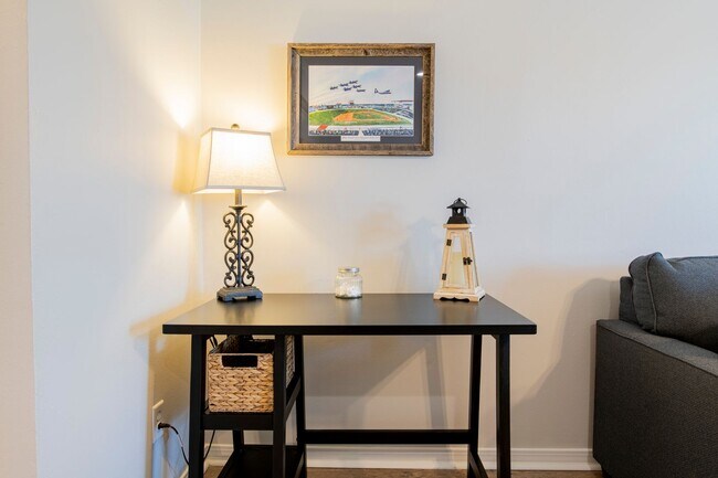 Building Photo - Conveniently Located Furnished Townhome in...