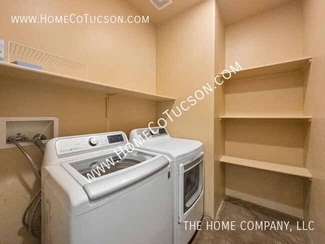 Building Photo - 5749 E Bellow Ln