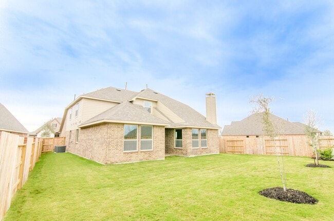 Building Photo - 18122 Glenlyon Dr