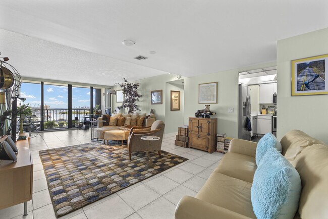 Building Photo - 5600 N Flagler Dr
