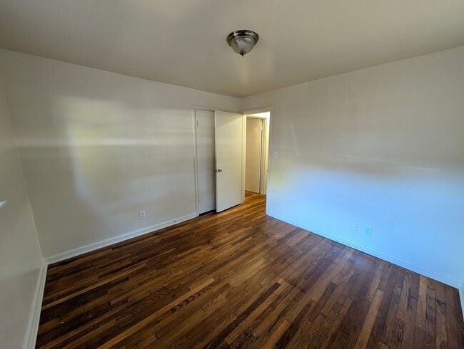 Building Photo - 2311 Plantation Dr